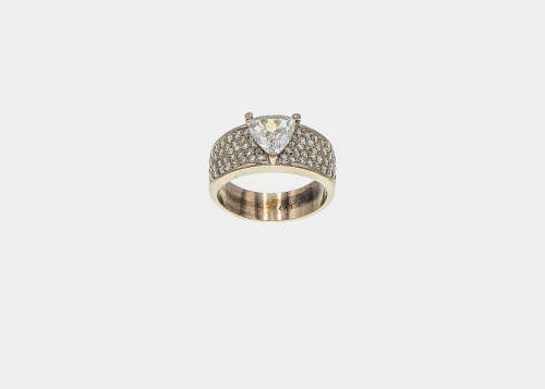 6.9 grams 18 carat White Gold Diamond Cocktail Ring
