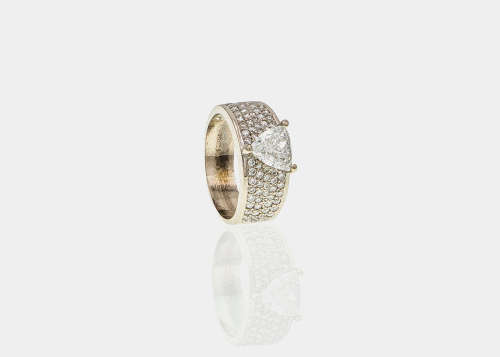 6.9 grams 18 carat White Gold Diamond Cocktail Ring