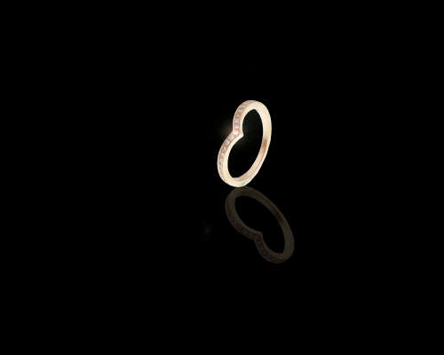 2.5 grams 18 carat Yellow Gold Diamond Wishbone Ring