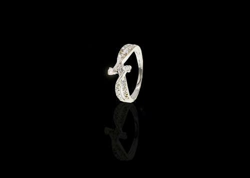 1.6 grams 9 carat White Gold Diamond Crossover Ring