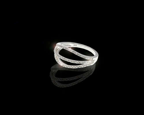 2.6 grams 9 carat White Gold Diamond Cocktail Ring