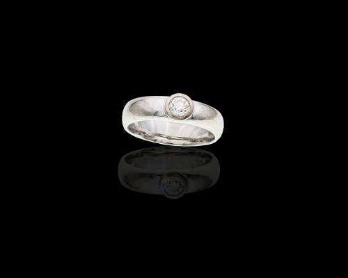 4.3 grams 9 carat White Gold Diamond Solitaire Ring