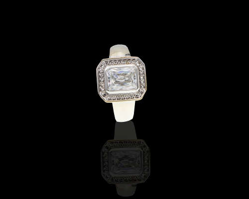 4.6 grams 9 carat White Gold Cubic Zirconia Cocktail Ring