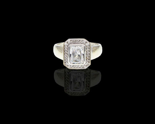 4.6 grams 9 carat White Gold Cubic Zirconia Cocktail Ring