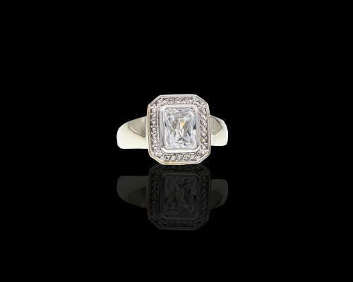 4.6 grams 9 carat White Gold Cubic Zirconia Cocktail Ring
