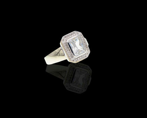 4.6 grams 9 carat White Gold Cubic Zirconia Cocktail Ring