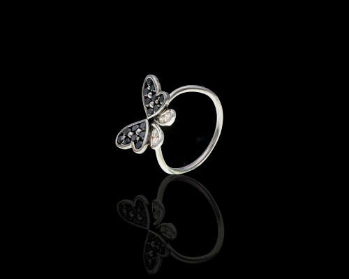 4.1 grams 18 carat White Gold, Butterfly White and Black Diamonds Set