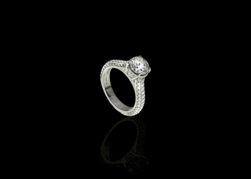 10.98 grams Platinum ORO Design Fancy Solitaire and Diamond Encrusted Ring