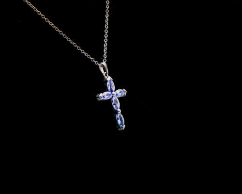 3.4 grams 9 carat White Gold Browns Chain and Tanzanite Cross Pendant