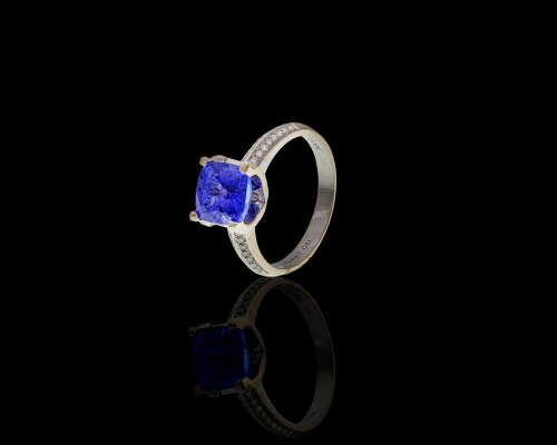 4.2 grams 18 carat White Gold, Tanzanite and Diamond Cocktail Ring