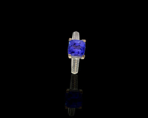 4.2 grams 18 carat White Gold, Tanzanite and Diamond Cocktail Ring