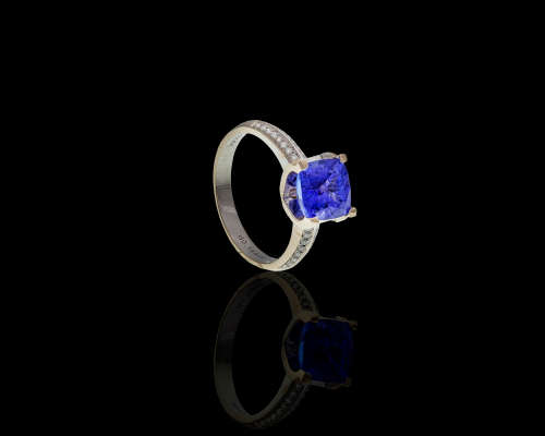 4.2 grams 18 carat White Gold, Tanzanite and Diamond Cocktail Ring