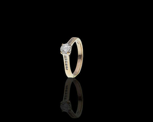 3.5 grams 18ct White Gold Browns Diamond Engagement Ring
