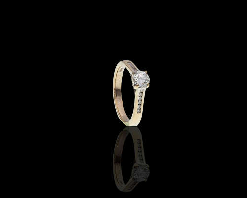 3.5 grams 18ct White Gold Browns Diamond Engagement Ring