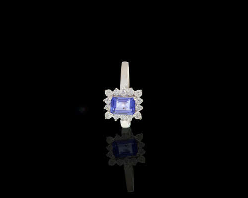 3.1 grams 18 carat White Gold Tanzanite and Diamond Ring
