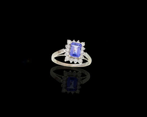 3.1 grams 18 carat White Gold Tanzanite and Diamond Ring