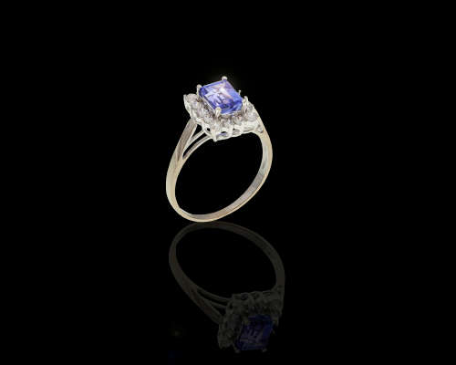 3.1 grams 18 carat White Gold Tanzanite and Diamond Ring