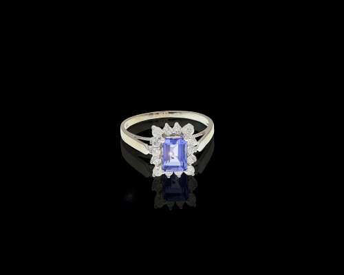 3.1 grams 18 carat White Gold Tanzanite and Diamond Ring
