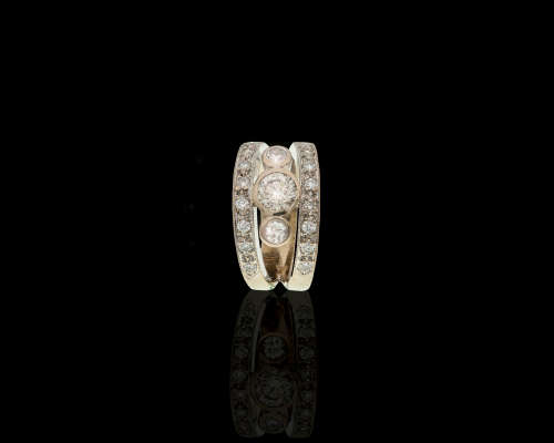 9.7 grams 18 carat White Gold Diamond Engagement Ring set