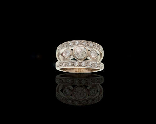 9.7 grams 18 carat White Gold Diamond Engagement Ring set