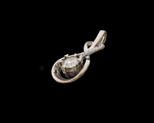 2.7 grams 18 carat White Gold Diamond Pendant