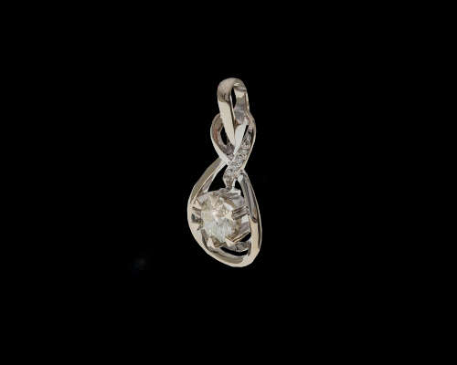 2.7 grams 18 carat White Gold Diamond Pendant
