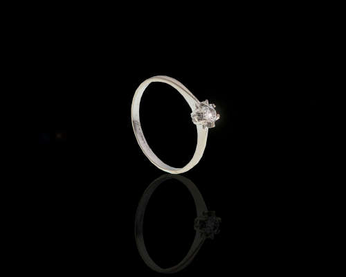 grams 18 carat White Gold Diamond Solitaire Ring