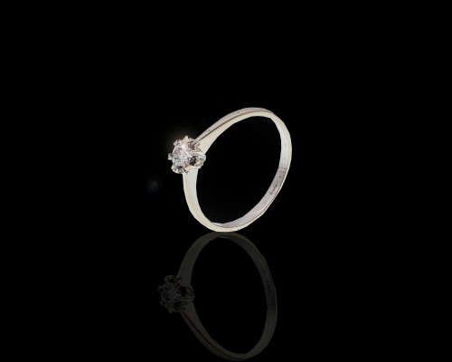 grams 18 carat White Gold Diamond Solitaire Ring