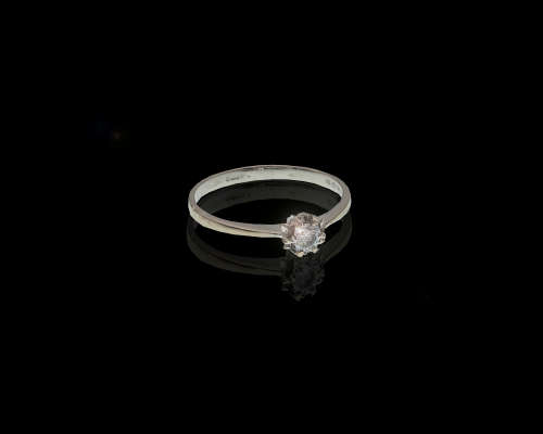 grams 18 carat White Gold Diamond Solitaire Ring