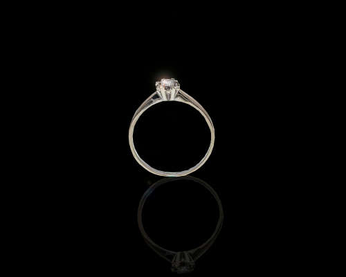 grams 18 carat White Gold Diamond Solitaire Ring