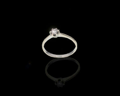 grams 18 carat White Gold Diamond Solitaire Ring