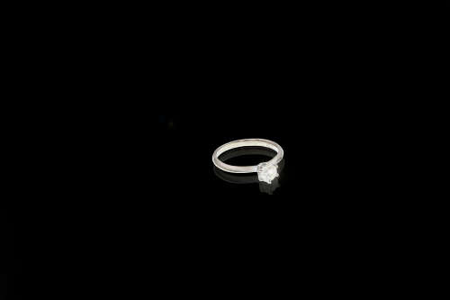 2.2 grams 18 carat White Gold Diamond Solitaire Ring
