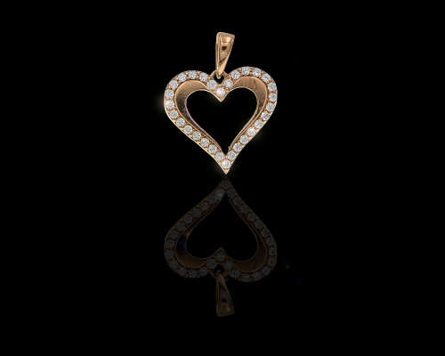 1.3 grams 9 carat Yellow Gold Cubic Zirconia Heart Pendant