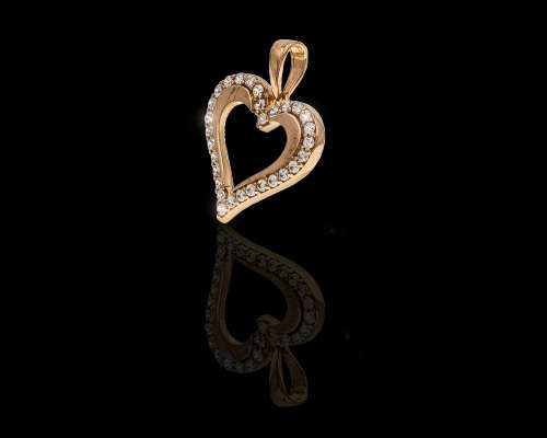 1.3 grams 9 carat Yellow Gold Cubic Zirconia Heart Pendant