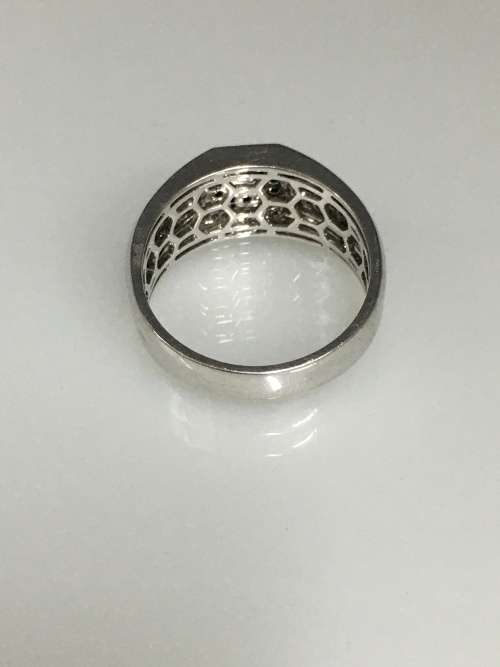 8 grams 9 carat White Gold, with Black and White Diamonds Gents Ring