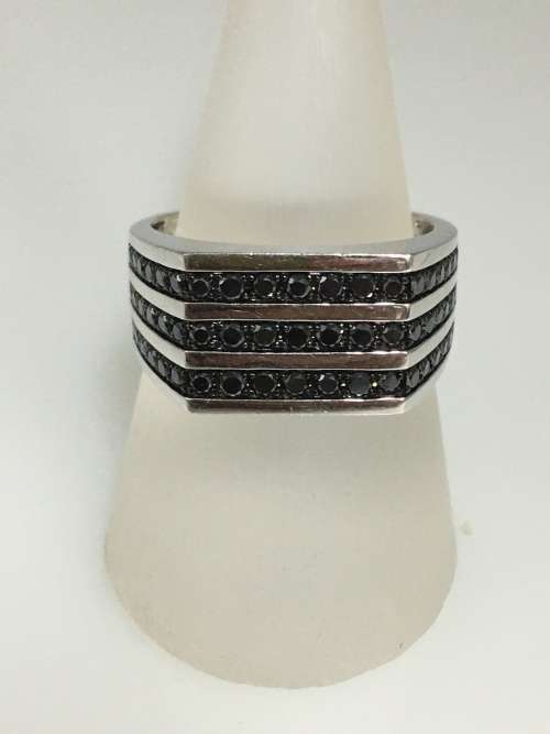 9.1 grams 9 carat White Gold, with Black Diamonds Gents Ring