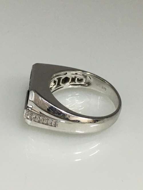 11.6 grams 9 carat White Gold, with Black and White Diamonds Gents Ring
