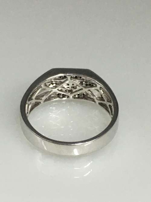 7 grams 9 carat White Gold, with Black and White Diamonds Gents Ring