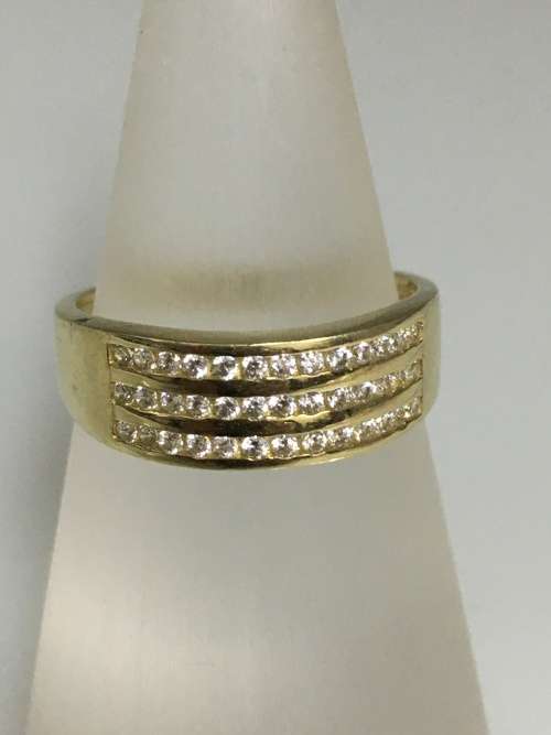 3.4 grams 9 carat Yellow Gold, with Cubic Zirconias