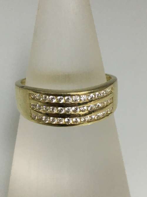 3.4 grams 9 carat Yellow Gold, with Cubic Zirconias