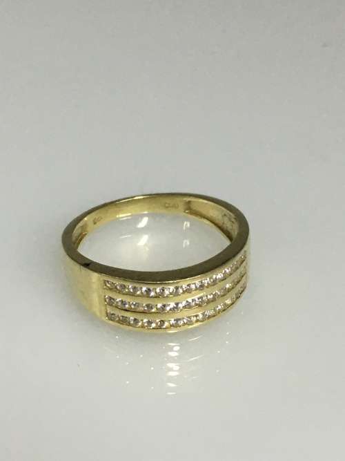 3.4 grams 9 carat Yellow Gold, with Cubic Zirconias