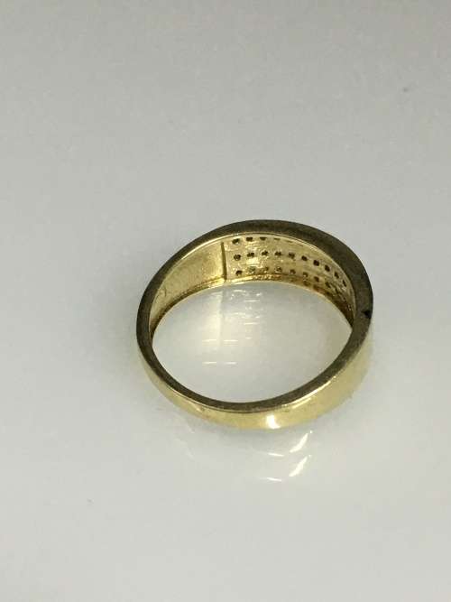 3.4 grams 9 carat Yellow Gold, with Cubic Zirconias