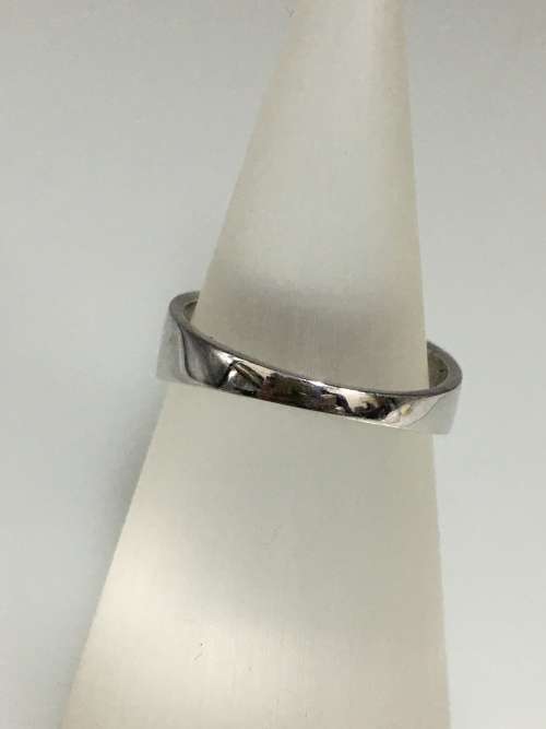 3.6 grams 9 carat White Gold, with Cubic Zirconias