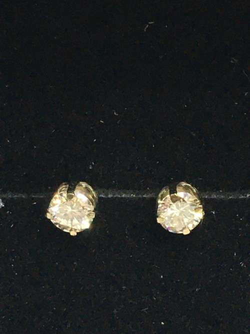 0.8 grams 18 carat Two Tone Gold and Diamonds Studs