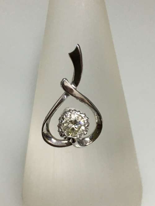1.6 grams 18 carat White Gold and Diamond Pendant