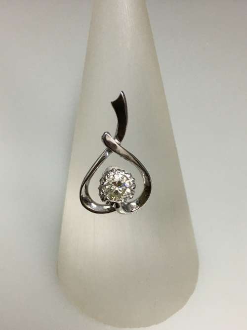 1.6 grams 18 carat White Gold and Diamond Pendant