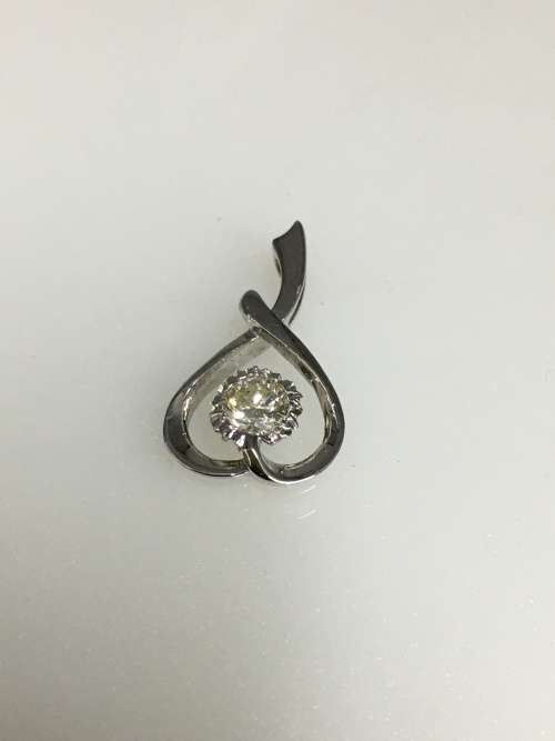 1.6 grams 18 carat White Gold and Diamond Pendant