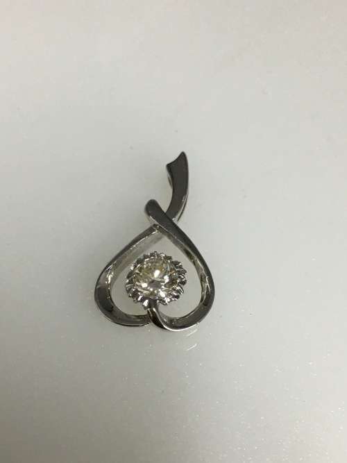 1.6 grams 18 carat White Gold and Diamond Pendant