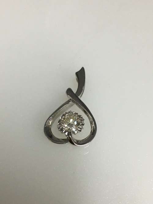 1.6 grams 18 carat White Gold and Diamond Pendant
