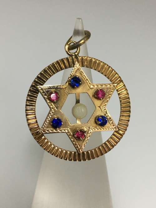 3.6 grams 9 carat Vintage Yellow Gold Star of David Pendant with semi precious stones and a pearl